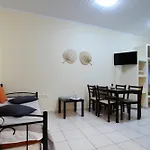 Avra Aparthotel *