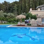Avra Aparthotel *