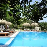 Avra Aparthotel *